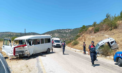 Aydın’da minibüs ile ticari araç çarpıştı: 8 yaralı