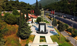 Tarihi Belkahve Ata Anı Evi, panoramik şehir manzarası sunuyor