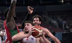 Türkiye Sırbistan’ı 95-90 yenerek namağlup lider