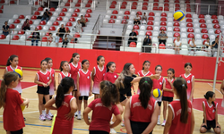 Bayraklı’da yaz spor okullarına 3 binden fazla katılım