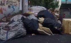 Çamdibi’nde okul önünde çöp yığını tepki çekti