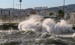 Ege’nin güneyinde şiddetli fırtına alarmı: Ulaşımda aksamalar bekleniyor