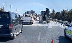 Güzelbahçe’de yol engeli: Trafik yalnızca sol şeritten akıyor