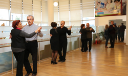 Karşıyaka Belediyesi’nden Cumhuriyet’in 102. yılına özel ücretsiz salon dansları kursu