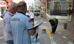 Konak’ta kaldırım işgaline sarı çizgi uygulaması
