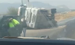 Kemalpaşa’da mazot yüklü tanker devrildi