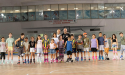 İzmir Büyükşehir Belediyesi'nden çocuklara yönelik paten kursu