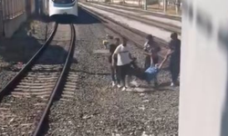 İZBAN raylarına atlamaya çalışan adam kurtarıldı