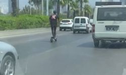 Yoğun trafikte scooter gösterisi: Halkapınar'da tehlikeli anlar