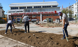 Bayraklı'da parklar yenileniyor: Güvenli ve estetik alanlar