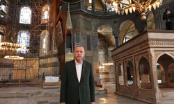 Cumhurbaşkanı Erdoğan, cuma namazı için gittiği camide tekbirlerle karşılandı