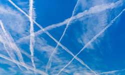 Gökyüzündeki Uçak İzleri: Chemtrails teorisinin çöküşü