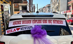 İzmir’de düğün arabasında mizahi protesto
