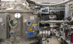 Bilim insanları yeni bir buz türü keşfetti: Oda sıcaklığında katı halde kalabiliyor