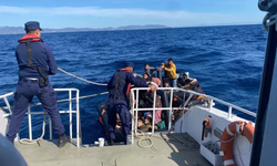 İzmir'de 35 düzensiz göçmen kurtarıldı, 14 düzensiz göçmen yakalandı