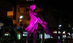 Balçova pembe ışıklarla aydınlandı