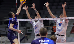İzmir’de Efeler ligi mücadelesi: Halkbank, Altekma’yı karar setinde 3-2 yendi