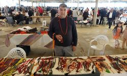 30 yıldır farklı şehirlerde tespih satıyor