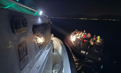İzmir Seferihisar açıklarında 27 göçmen yakalandı