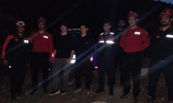 Dağda mahsur kalan gençleri JAK ve AFAD ekipleri kurtardı