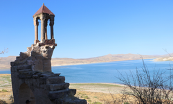 Sular altında kalan asırlık köy turizme kazandırılmayı bekliyor