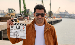 Kenan İmirzalıoğlu ve Afra Saraçoğlu’ndan “A.B.İ” Dizisinin setinden ilk kare geldi