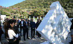 Kuşadası’nda mermer bloklar adalet temasıyla sanata dönüştü