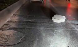 İzmir'de yoldaki taş, kazaya sebep oldu