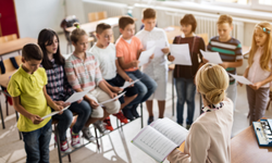 İzmir Büyükşehir Belediyesi'nin çocuklarla renkli sesler korosu başlıyor