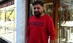 Altın bozdururken fazla para aldı, geri götürüp teslim etti