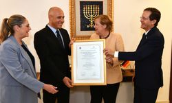 İsrail'den Angela Merkel'e fahri doktora