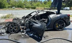 Lüks elektrikli araç alev aldı, sürücü son anda kurtuldu