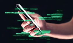 Samsung kullanıcılarına uyarı: Casus yazılım Türkiye’deki telefonlara sızdı!