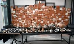 İzmir’in 8.500 yıllık sırları gün yüzüne çıktı: Kadın figürlü 5 bin yıllık kaplar bulundu