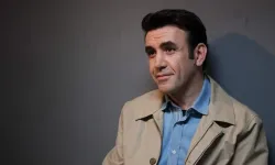 Mehmet Yılmaz Ak “Yeraltı” dizisiyle imza aşamasında