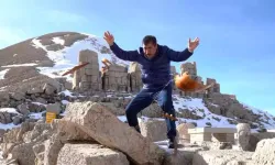 Nemrut Dağı'nda sazını parçalayan türkücüye soruşturma