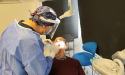 83 yaşında 20’lik diş sürprizi: Protez ağrısının nedeni ortaya çıktı