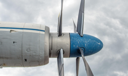 Askeri uçak test uçuşunda yere düştü