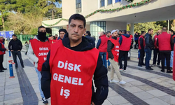 Engelli işçi şarkı sözleriyle Başkan Tugay’a seslendi