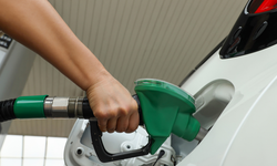 Akaryakıta zam dalga dalga geliyor: İzmir’de pompa fiyatları yeniden arttı!