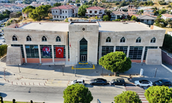 Çeşme'de çok sayıda ruhsatsız silah ve yasaklı madde ele geçirildi