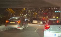 Bayraklı sahil yolunda akşam saatlerinde maddi hasarlı kaza