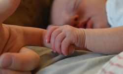 Bakan duyurdu: Doğum izni süresi uzatılıyor