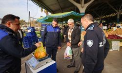Buca Belediyesi’nden pazarlara "Tartı Kontrol Noktası"