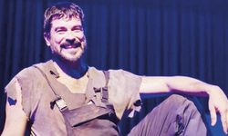 Burak Özçivit’in “İstanbul’un En Güzel Kızı” tiyatro oyununun Ankara biletleri tükendi