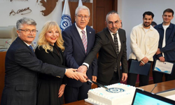 EÜ Senatosu’nda gururlandıran başarı: 12’nci sıra pastayla kutlandı