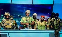 Afrika'da darbe: Askerler canlı yayında duyurdu