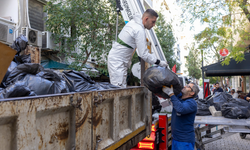 Konak’ta çöp ev temizliği: 4 kamyon atık çıkarıldı