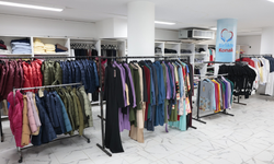 Konak’ta dayanışma büyüyor: Giysi Market açıldı