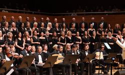 İzmir Büyükşehir Belediyesi Korosu Sonbahar Şarkılarıyla yüreklere dokundu